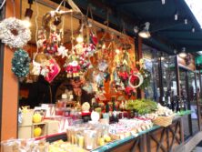 西2丁目ミュンヘン・クリスマス市南西側に位置するクリスマスグッズのお店の画像