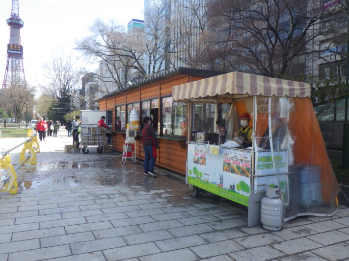 カフェテラスととうきびワゴンの様子