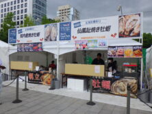 YOSAKOIソーラン祭り会場北のふーどパーク、牡蛎のブースの画像