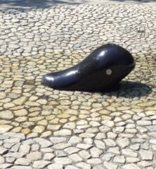 西9丁目遊水路の鯨の噴水の画像