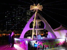 西2丁目ミュンヘンクリスマス市のシンボルオブジェイルミネーション点灯後の画像