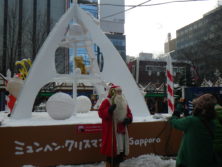 ミュンヘン・クリスマス市会場のサンタクロースの画像