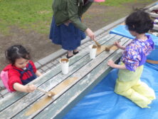 大通公園西2ベンチ塗装中2