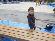 大通公園西2ベンチ塗装中12