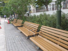 秋のベンチ塗装　塗装後のきれいなベンチ2