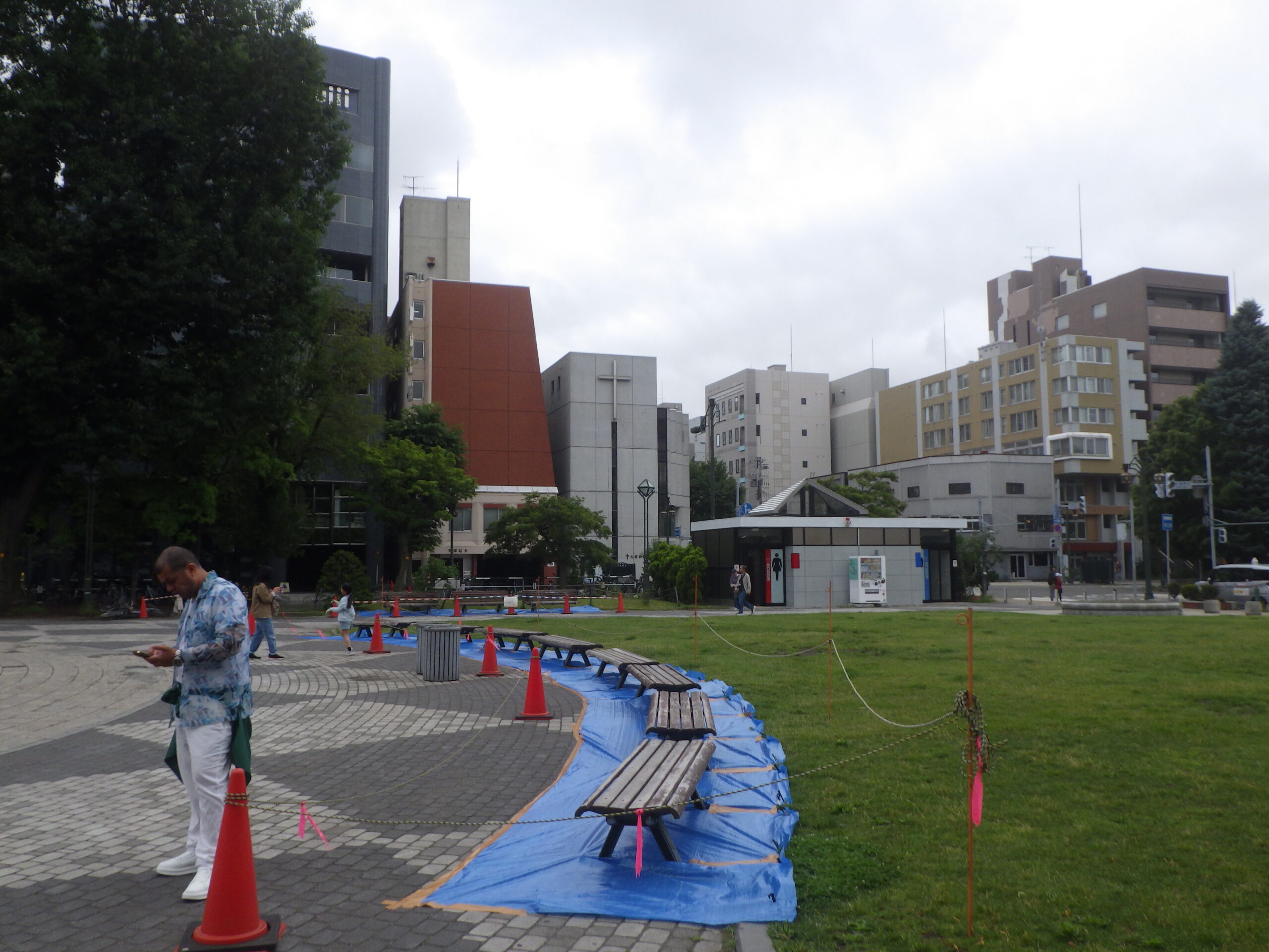 ベンチ塗装イベント　準備中1