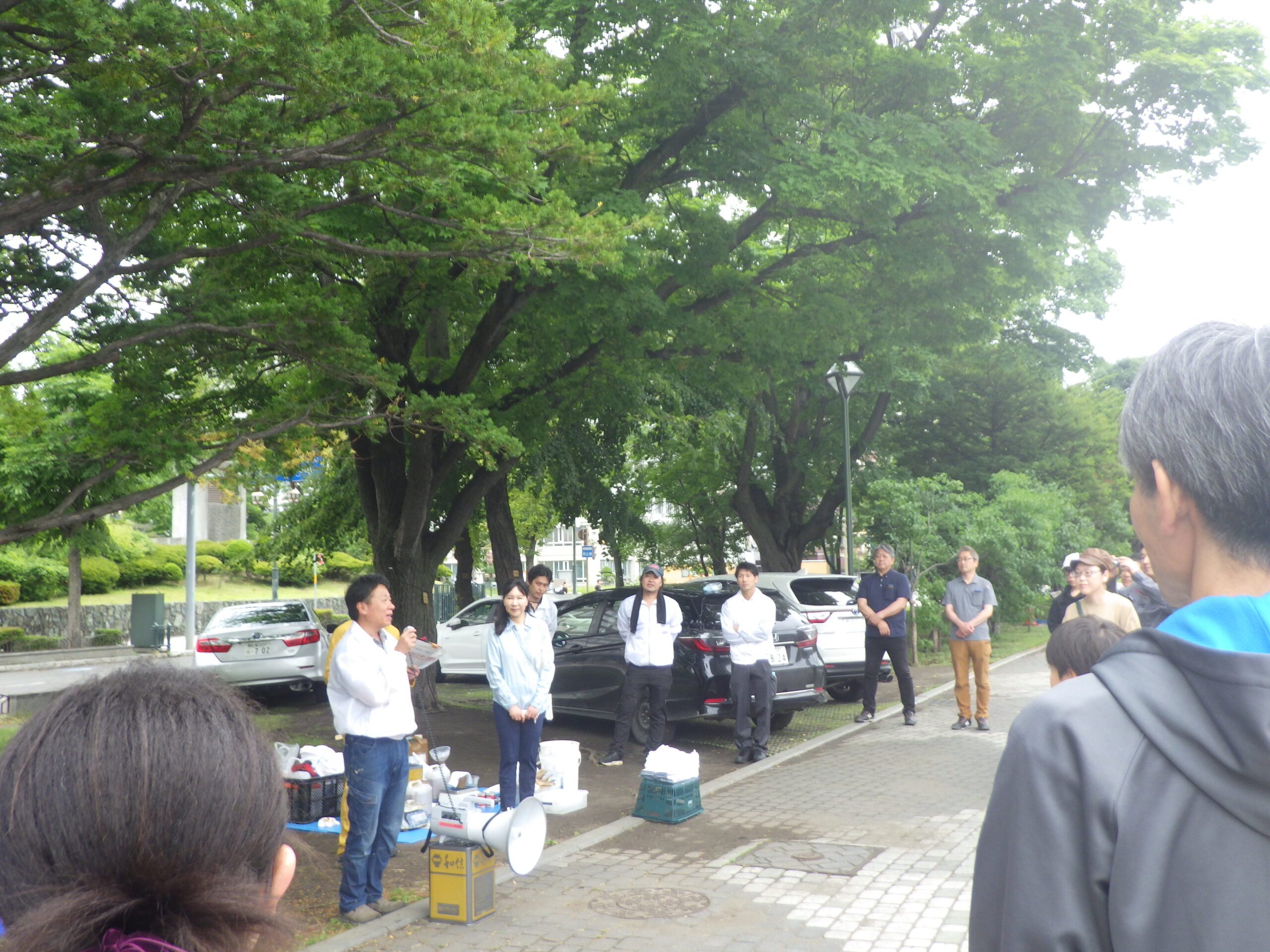 ベンチ塗装イベント　挨拶中2