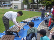 ベンチ塗装イベント　塗装方法の説明2