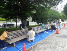 ベンチ塗装イベント　ペーパー掛け1