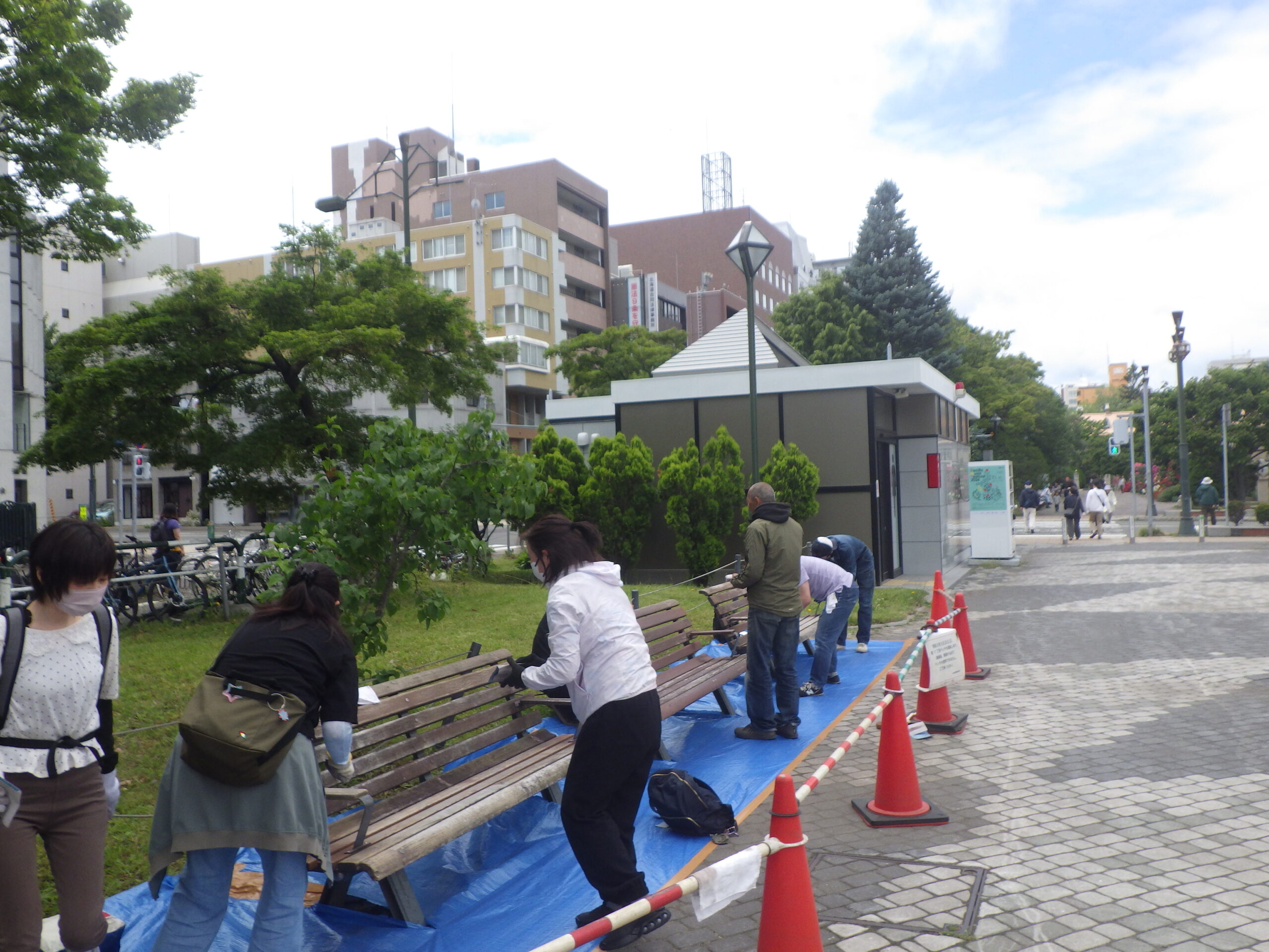 ベンチ塗装イベント　ペーパー掛け5