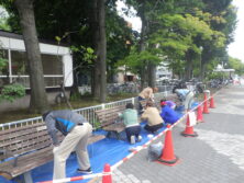 ベンチ塗装イベント　ペーパー掛け6