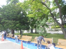 ベンチ塗装イベント　塗装中13