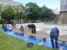 ベンチ塗装イベント　塗装中16