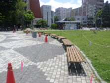 ベンチ塗装イベント　塗装後のベンチ2