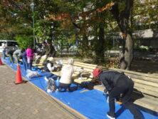 西7ベンチ塗装_ペーパーかけ2