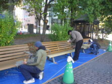 西7ベンチ塗装_塗装中3