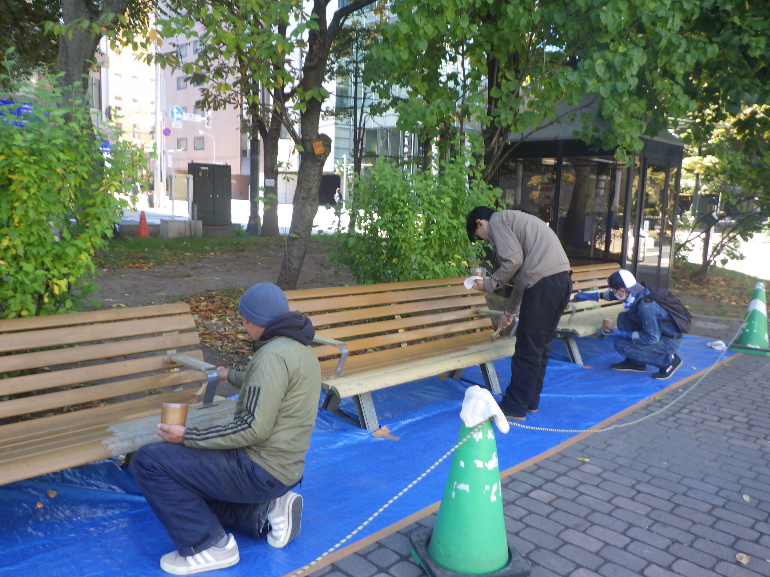 西7ベンチ塗装_塗装中3