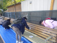 西7ベンチ塗装_塗装中8