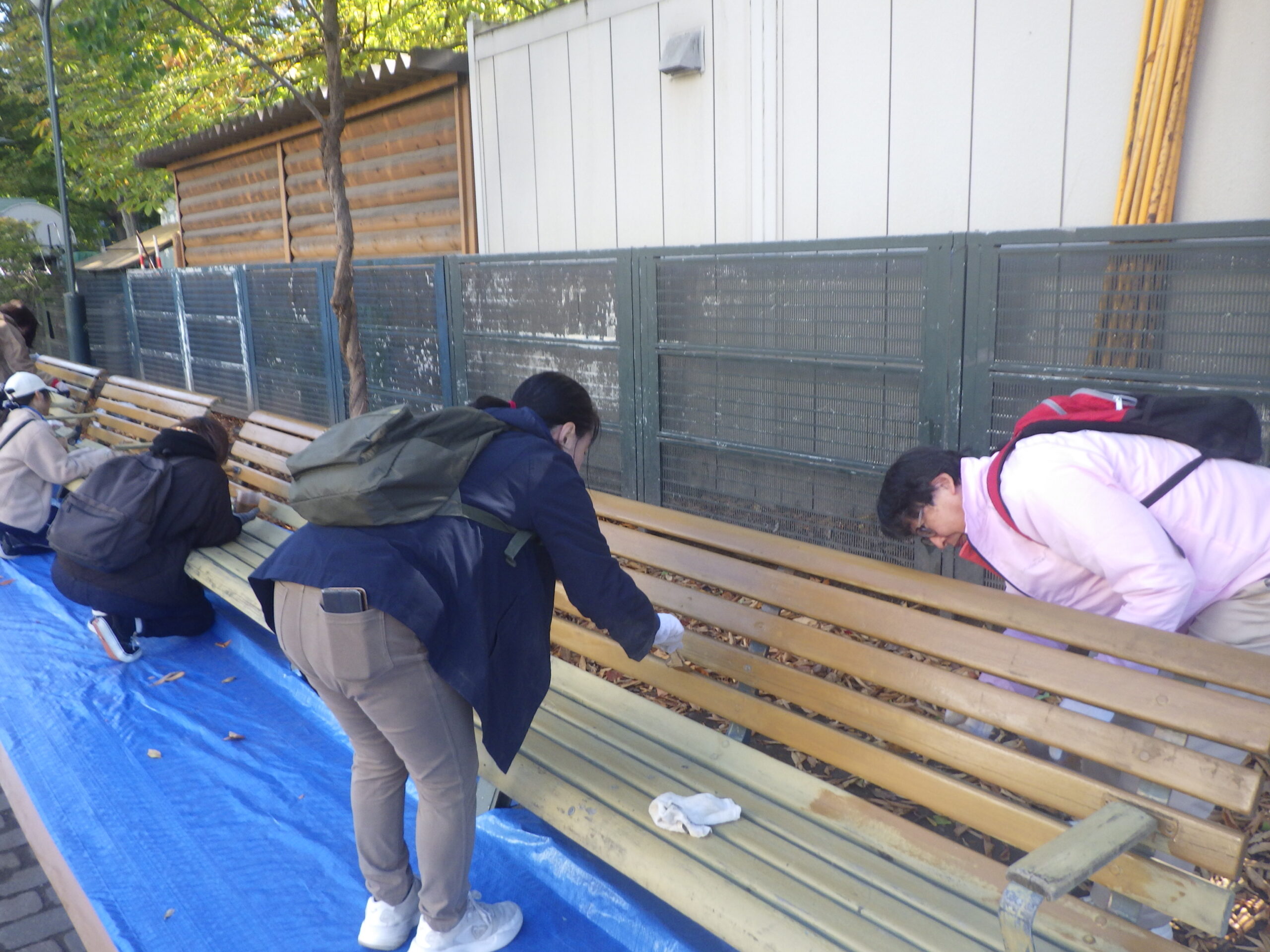 西7ベンチ塗装_塗装中8
