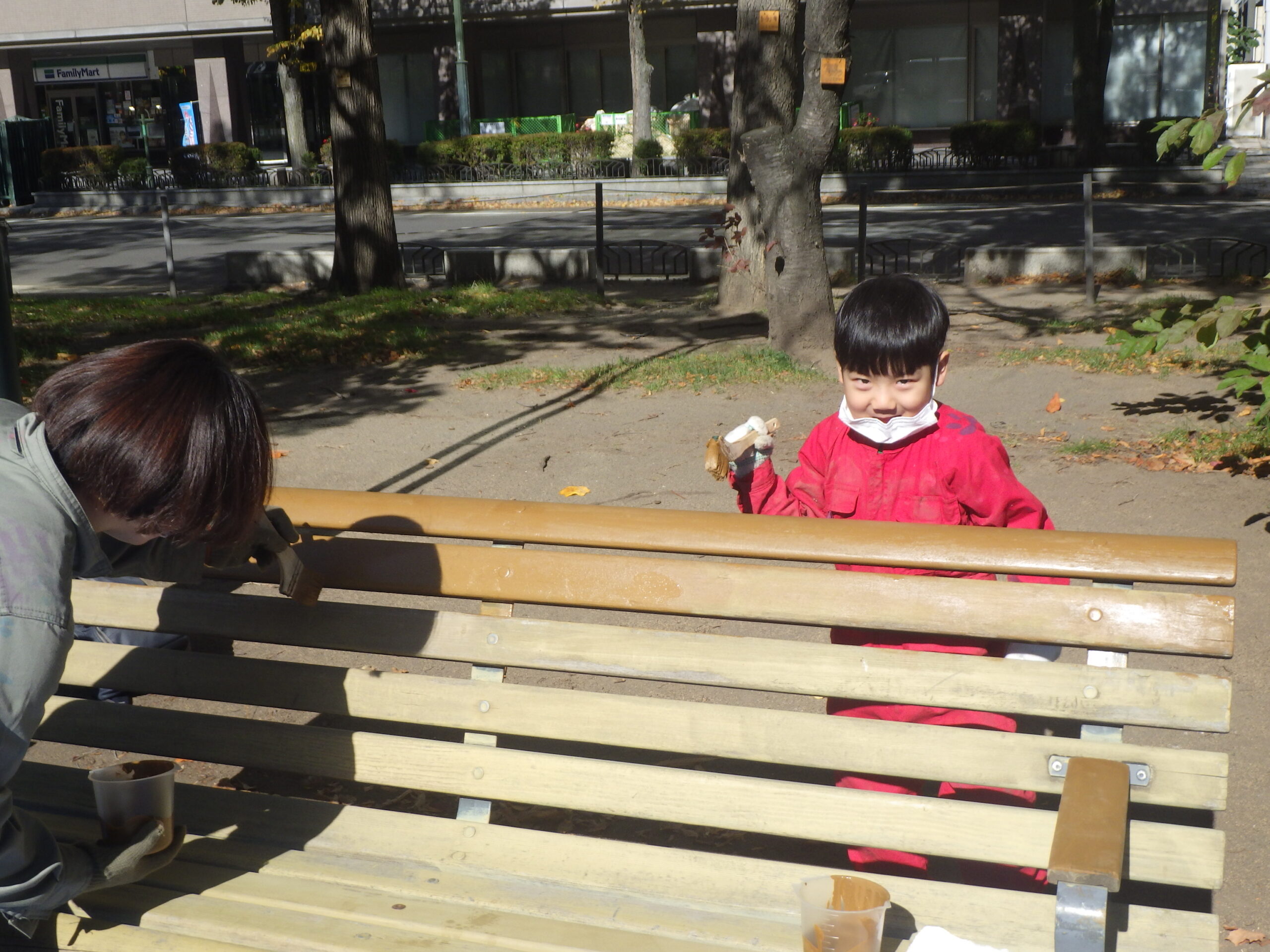 西7ベンチ塗装_塗装中15
