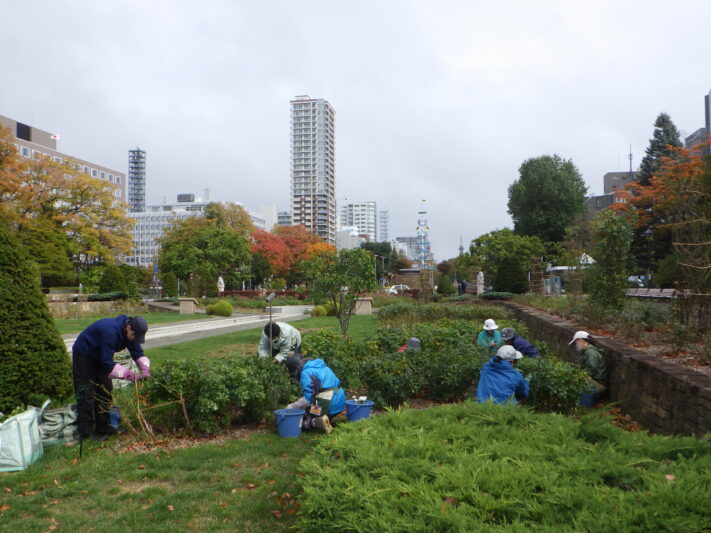 1021葉むしりチーム