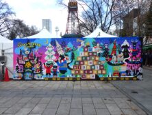 西2丁目中央に位置するアドベントカレンダーの画像