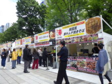 西5よさこいソーラン祭り会場北のフードパーク南側甘辛総選挙ブースの画像