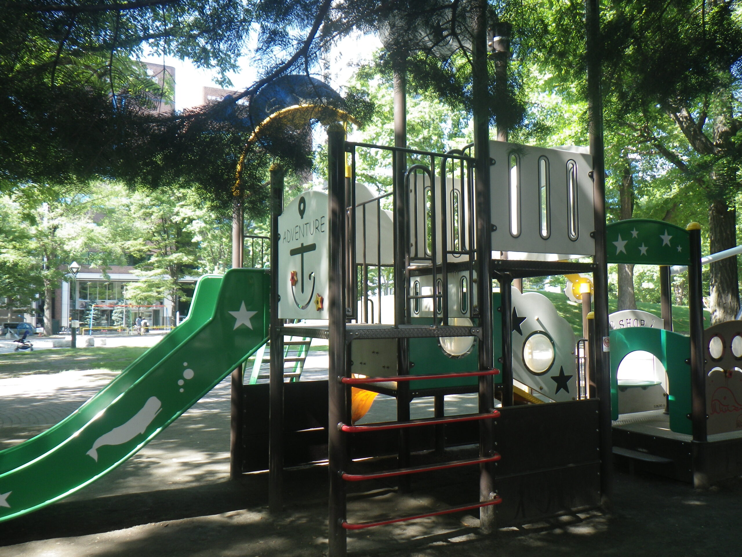 西9丁目滑り台の画像