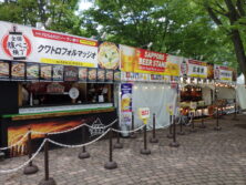 西6よさこいソーラン祭り会場北のフードパーク東側ブースの画像