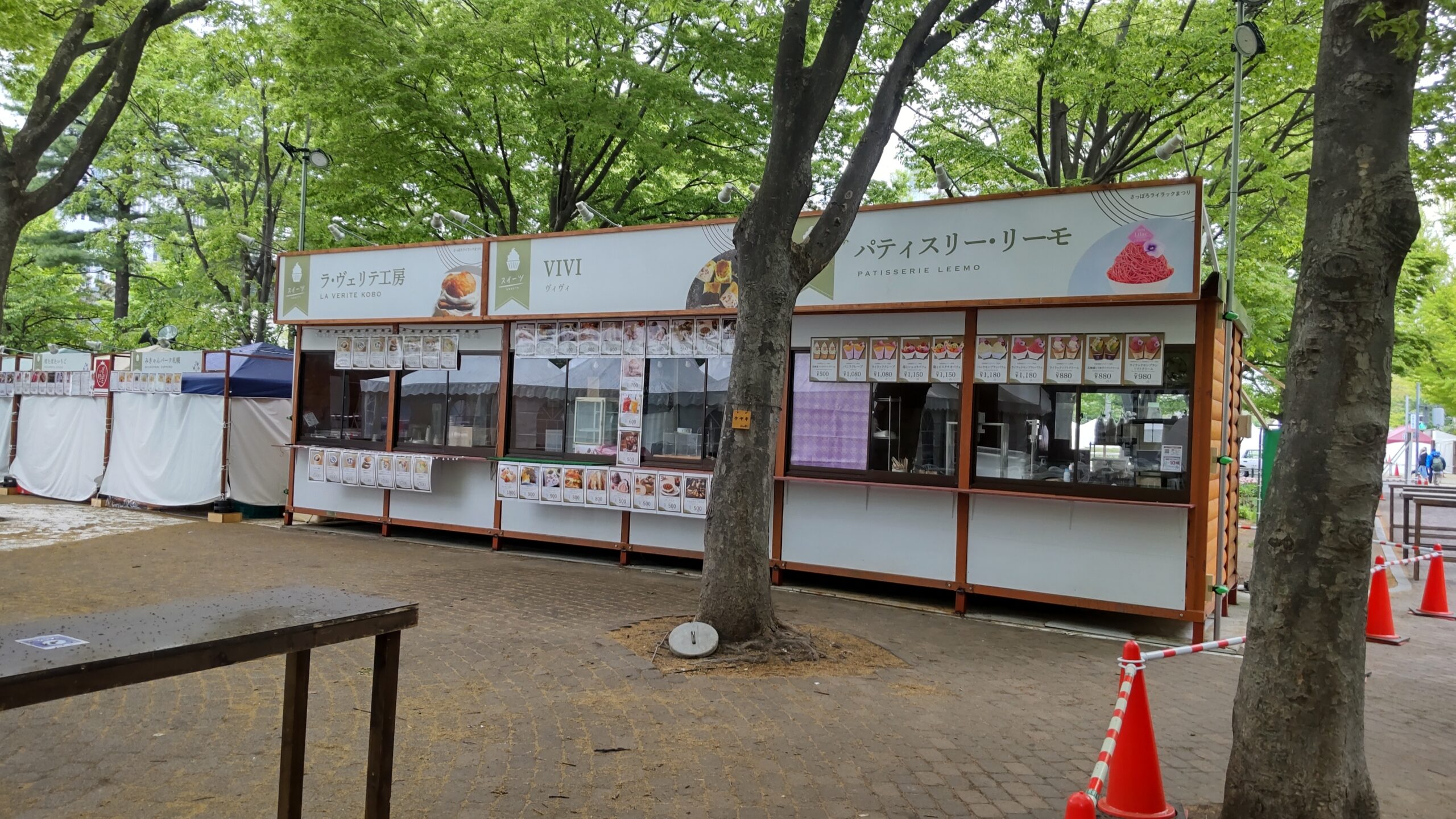 ライラックまつり会場西6丁目のスイーツブースの画像