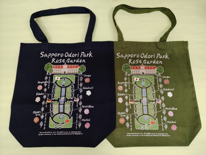 大通公園バラ園と札幌市資料館がデザインされたトートバッグ2色の画像