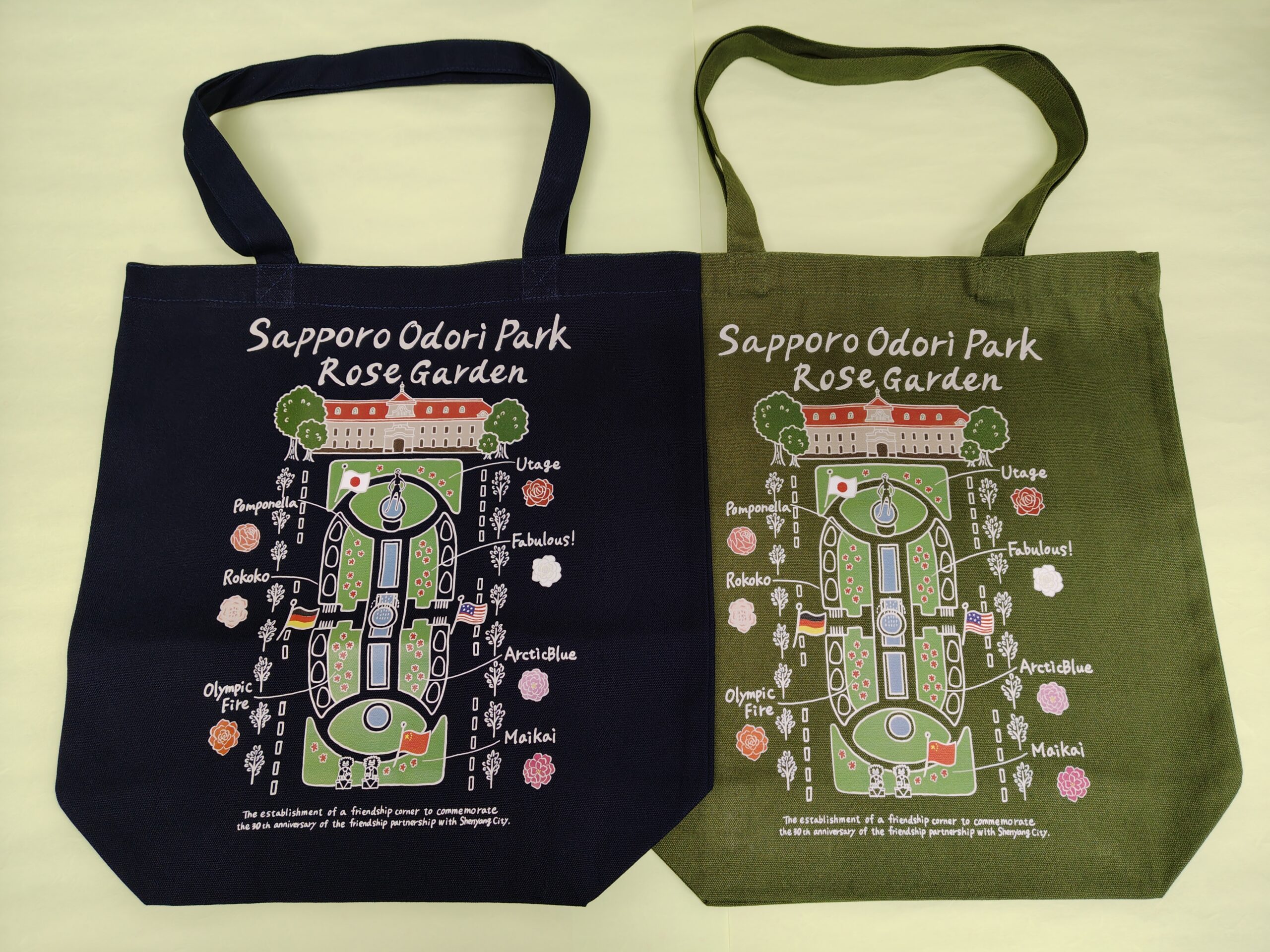 大通公園バラ園と札幌市資料館がデザインされたトートバッグ2色の画像