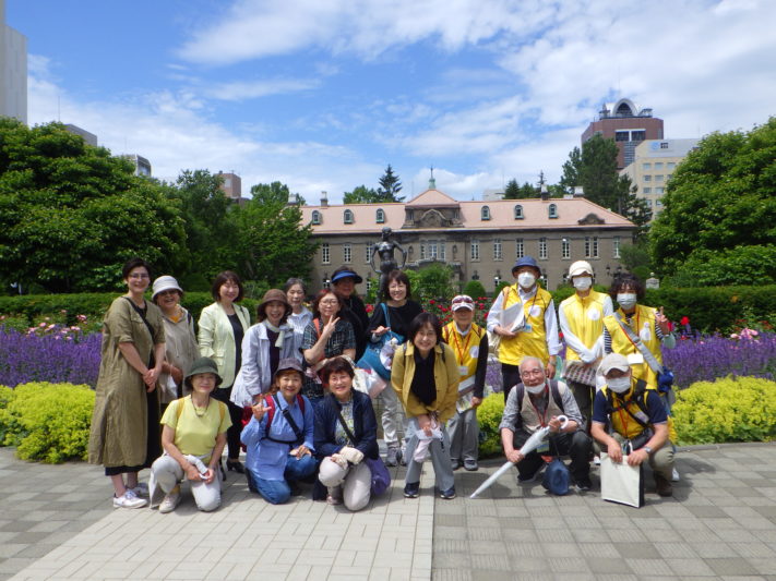 ガイドボランティアさん活動中 | 大通公園 -公益 財団法人 札幌市公園緑化協会