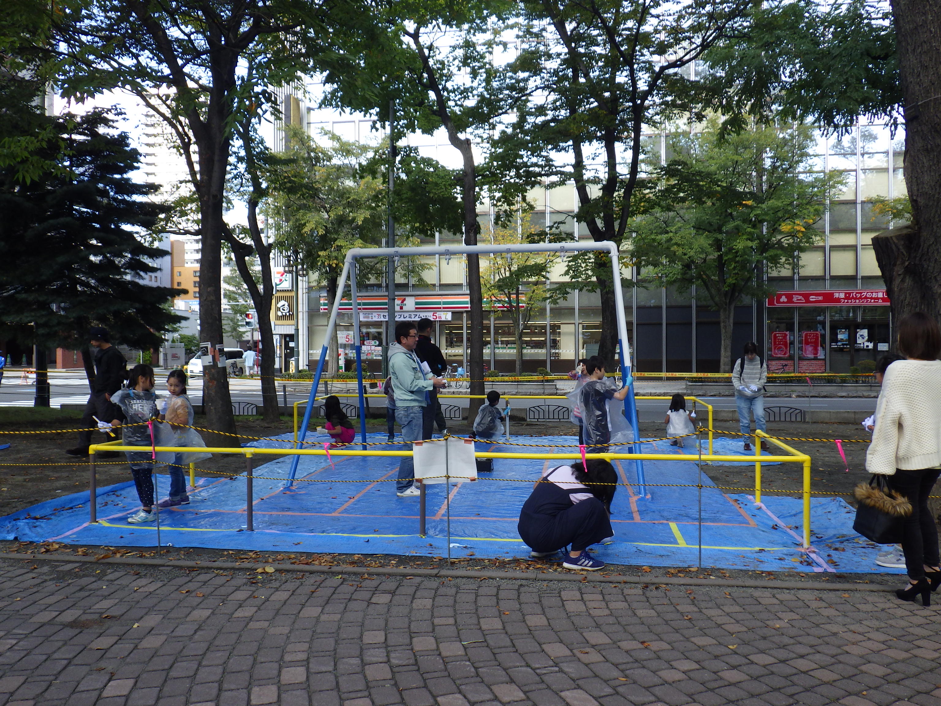 遊具塗装体験会11 大通公園 公益 財団法人 札幌市公園緑化協会