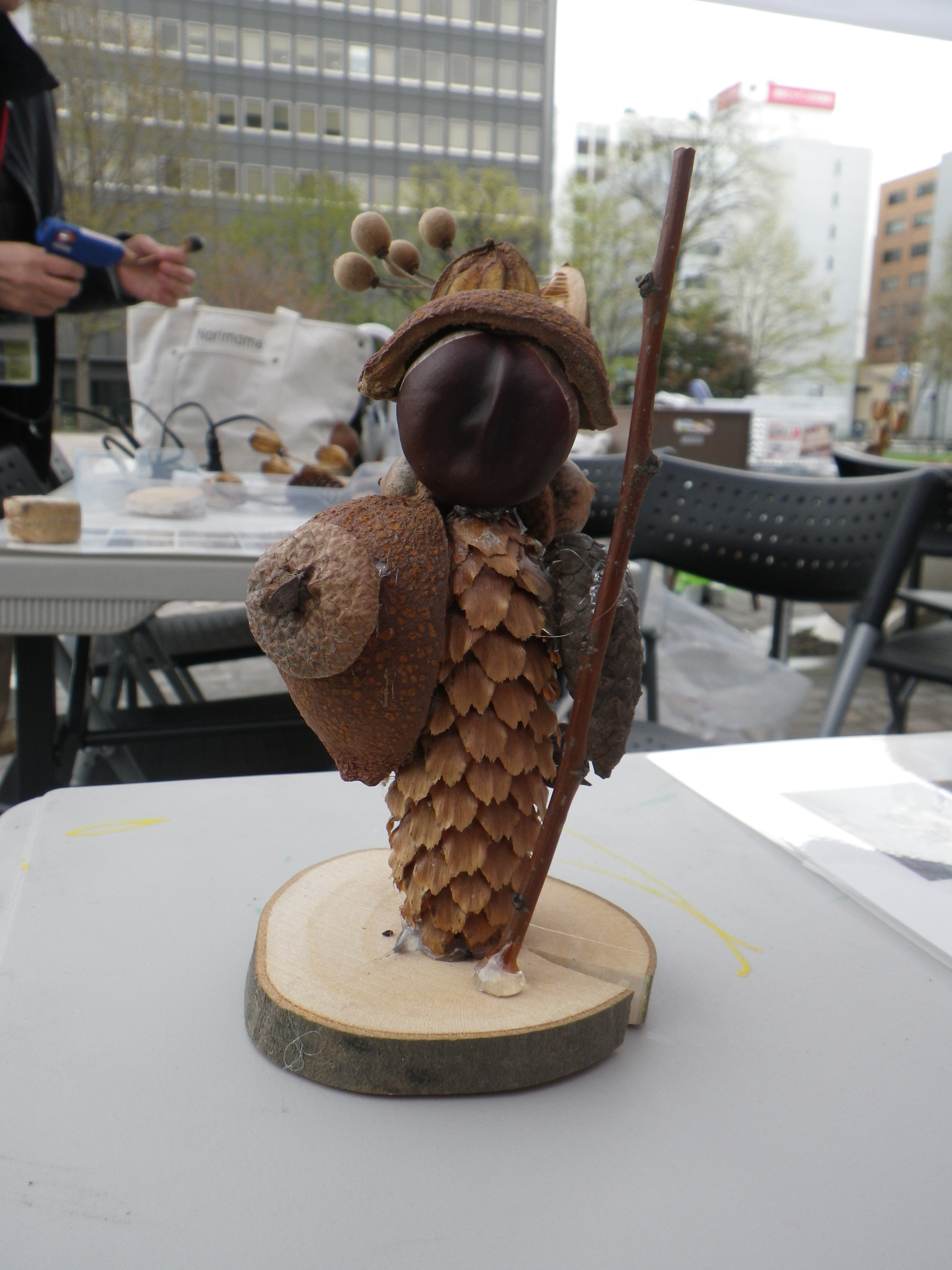 どんぐりクラフトの開催 | 大通公園 -公益 財団法人 札幌市公園緑化協会