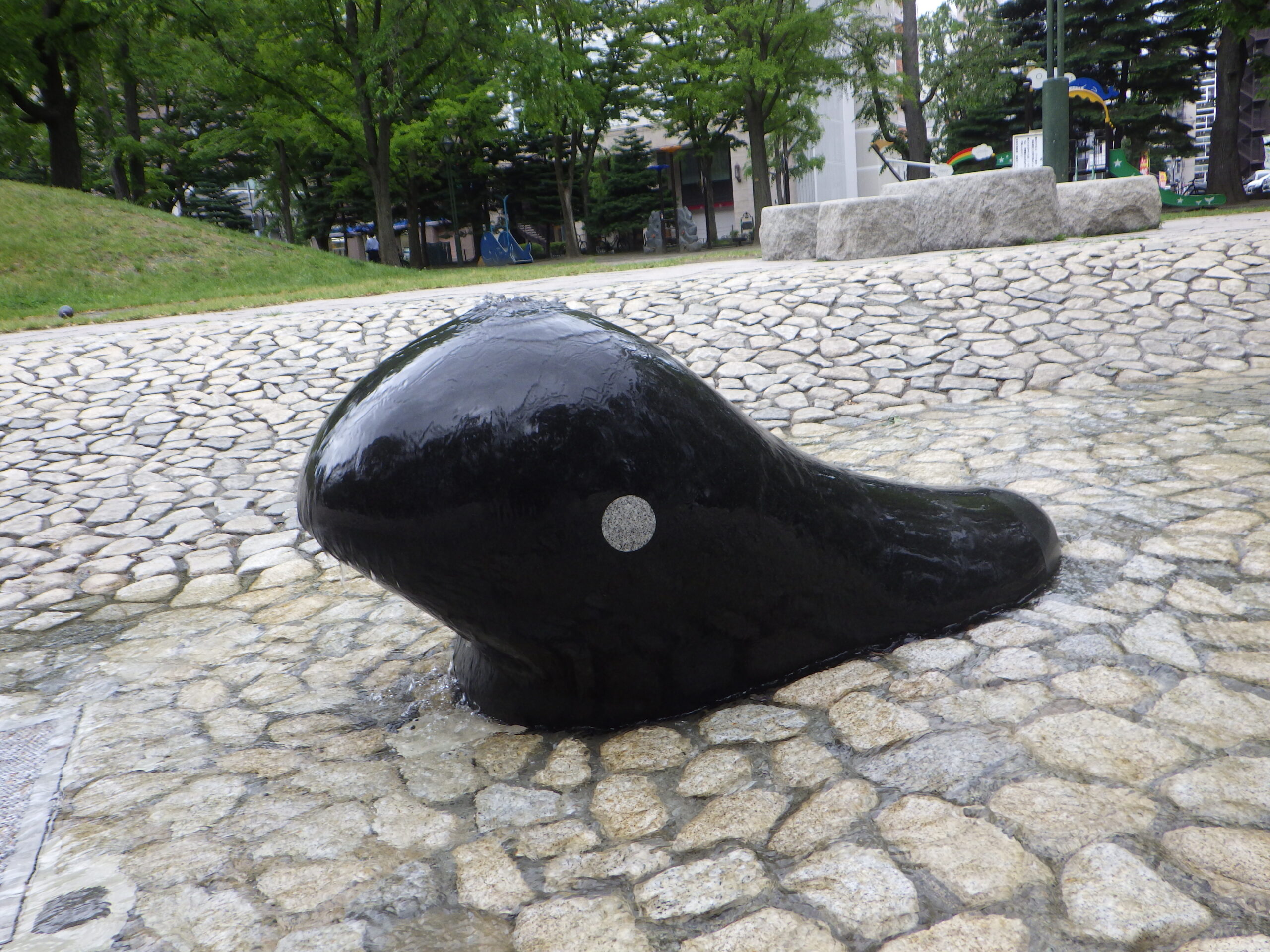 0604西9丁目くじらの噴水 | 大通公園 -公益 財団法人 札幌市公園緑化協会