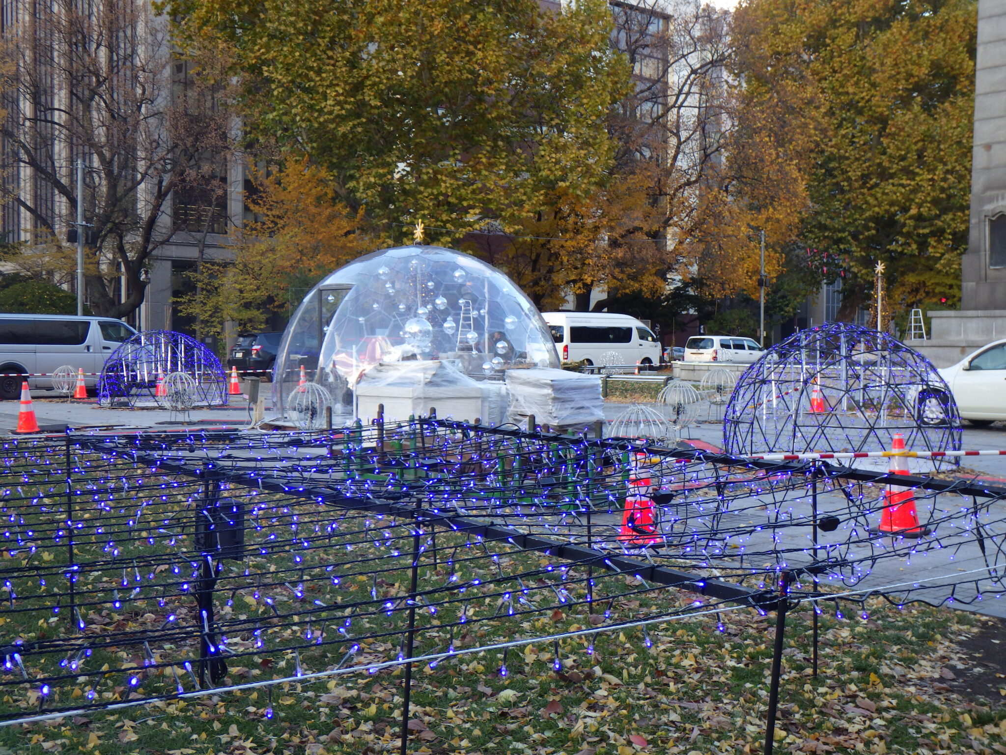 ホワイトイルミネーション準備進行中 | 大通公園 -公益 財団法人 札幌市公園緑化協会