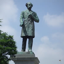 フロンティア(西10・11丁目)歴史・文化ゾーン 大通公園 公益 財団法人 札幌市公園緑化協会